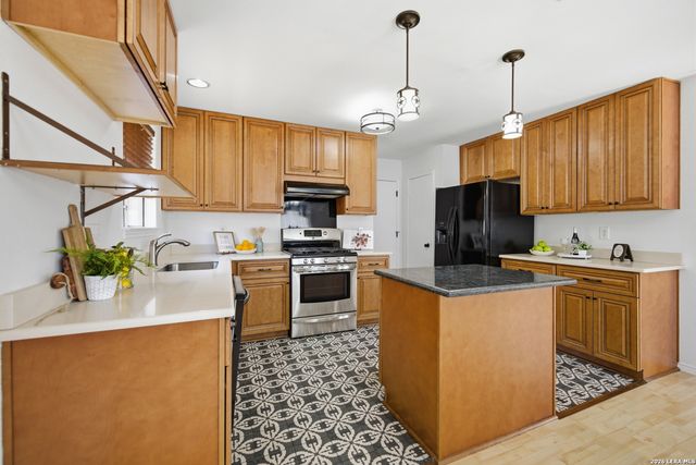 2858 BURNING ROCK ST, San Antonio, TX 78247