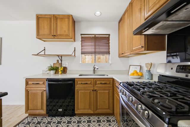 2858 BURNING ROCK ST, San Antonio, TX 78247