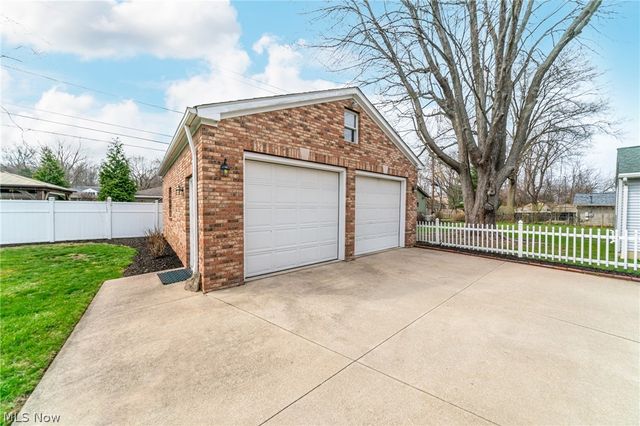 192 Sunset Road, Avon Lake, OH 44012