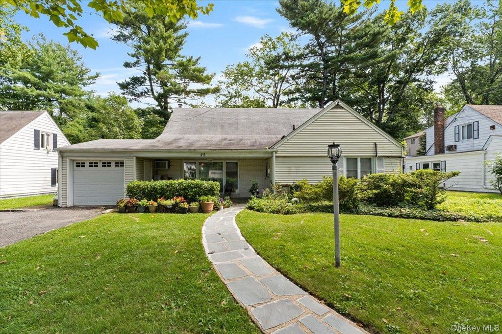 25 Bentley Road, Great Neck, NY 11023 — exterior