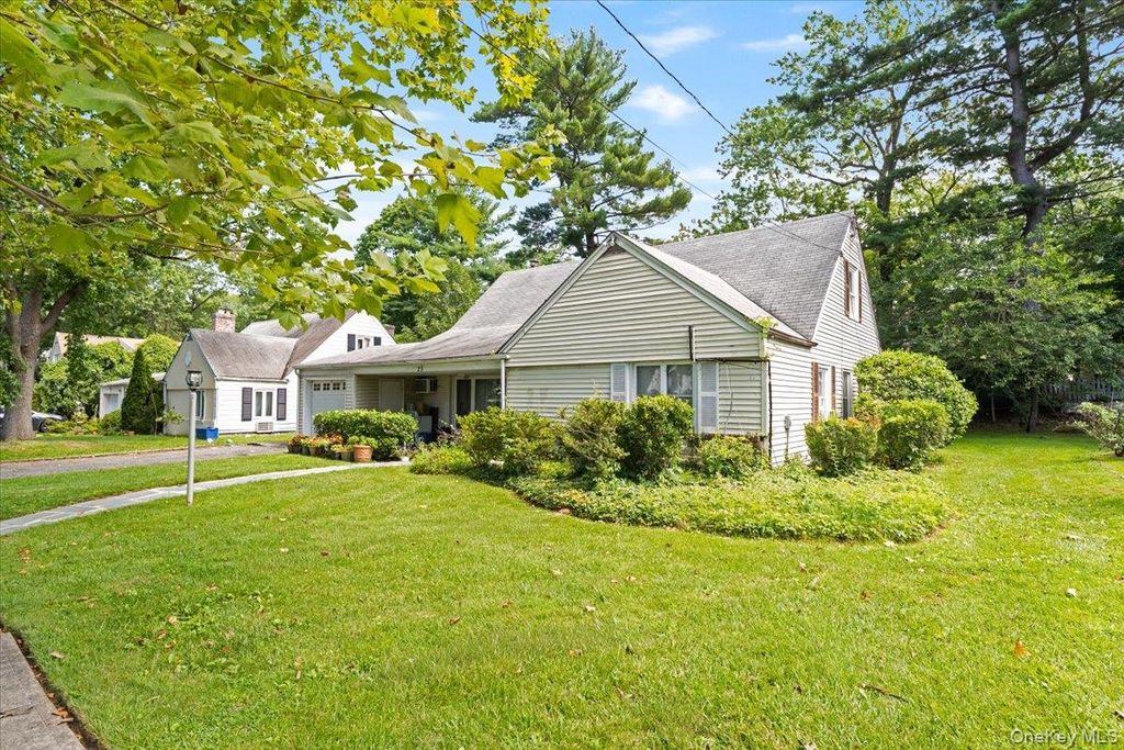 25 Bentley Road, Great Neck, NY 11023 — photo 2