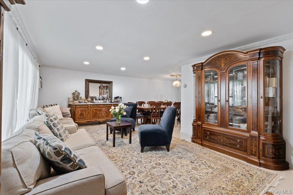 25 Bentley Road, Great Neck, NY 11023 — photo 4