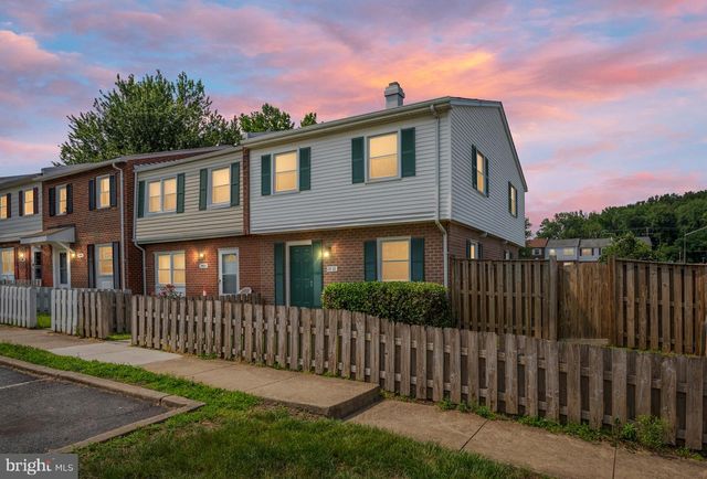 2801 BANKS CT, Dumfries, VA 22026
