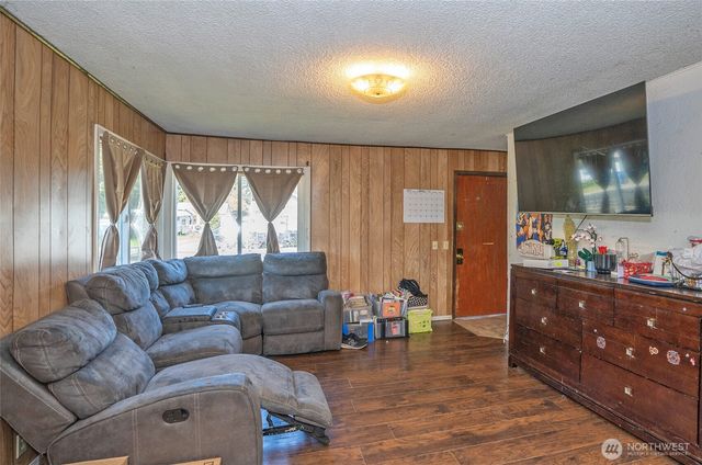 758 108th Street S, Tacoma, WA 98444