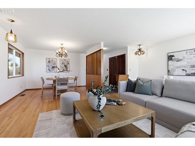 922 Ne DONELSON Rd, Hillsboro, OR 97124