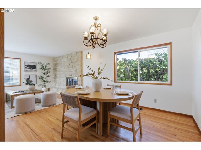 922 Ne DONELSON Rd, Hillsboro, OR 97124