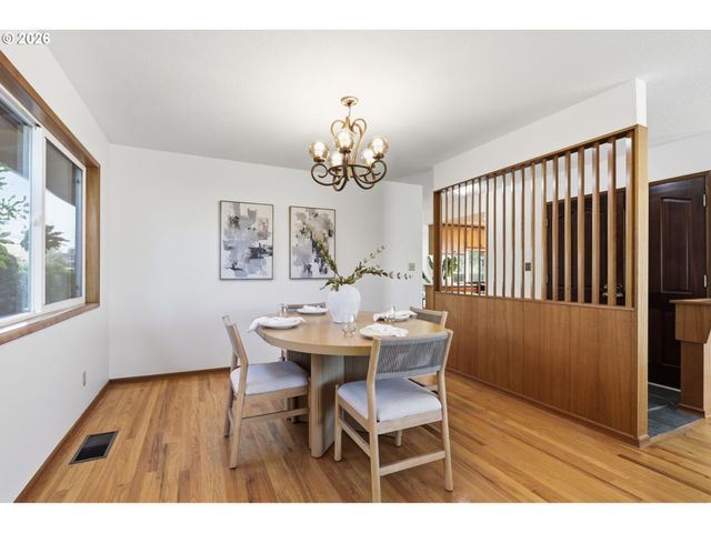 922 Ne DONELSON Rd, Hillsboro, OR 97124