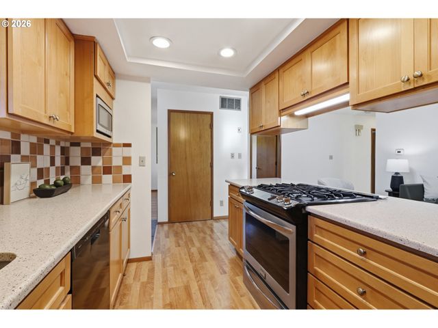 922 Ne DONELSON Rd, Hillsboro, OR 97124