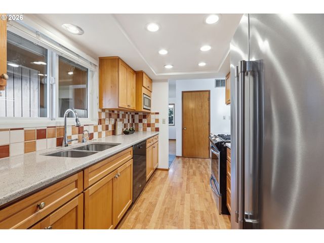 922 Ne DONELSON Rd, Hillsboro, OR 97124