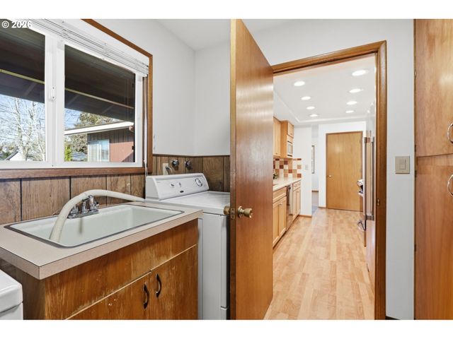 922 Ne DONELSON Rd, Hillsboro, OR 97124