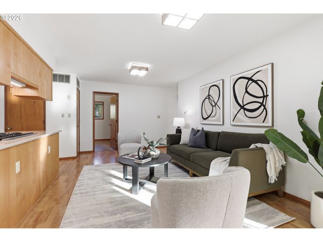 922 Ne DONELSON Rd, Hillsboro, OR 97124