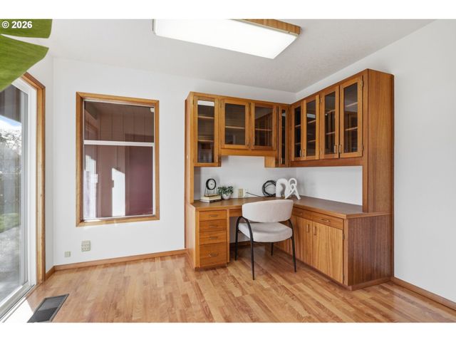 922 Ne DONELSON Rd, Hillsboro, OR 97124