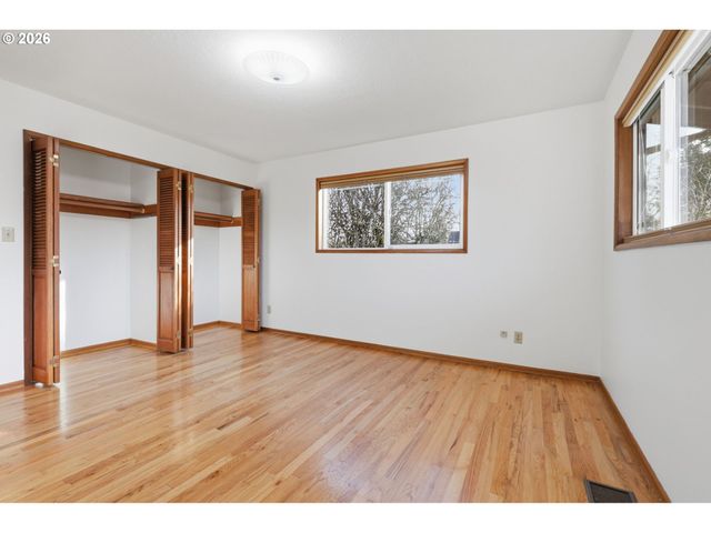 922 Ne DONELSON Rd, Hillsboro, OR 97124