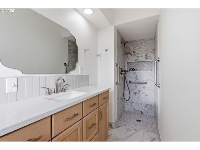 922 Ne DONELSON Rd, Hillsboro, OR 97124