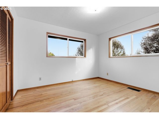 922 Ne DONELSON Rd, Hillsboro, OR 97124