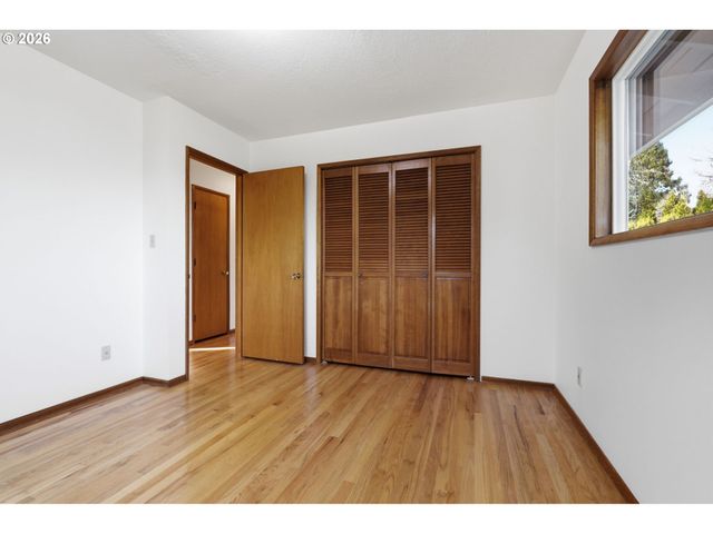 922 Ne DONELSON Rd, Hillsboro, OR 97124