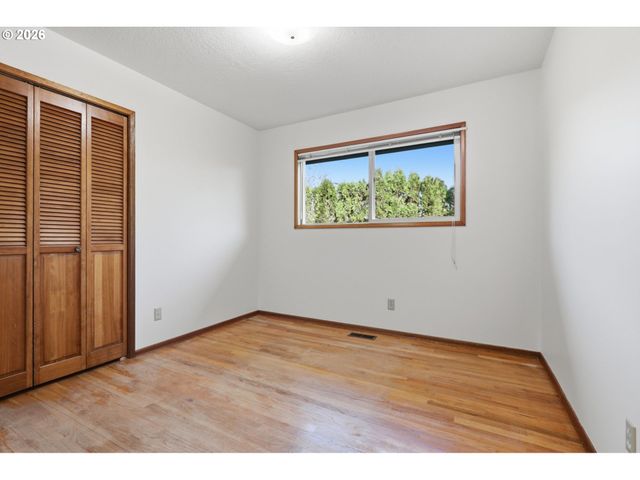 922 Ne DONELSON Rd, Hillsboro, OR 97124