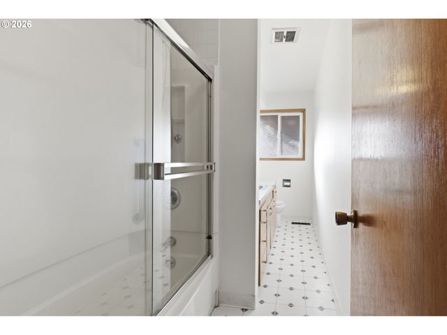 922 Ne DONELSON Rd, Hillsboro, OR 97124