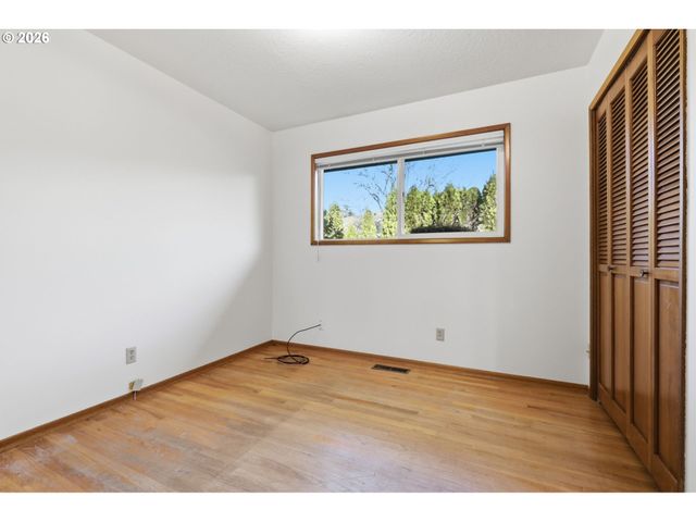 922 Ne DONELSON Rd, Hillsboro, OR 97124