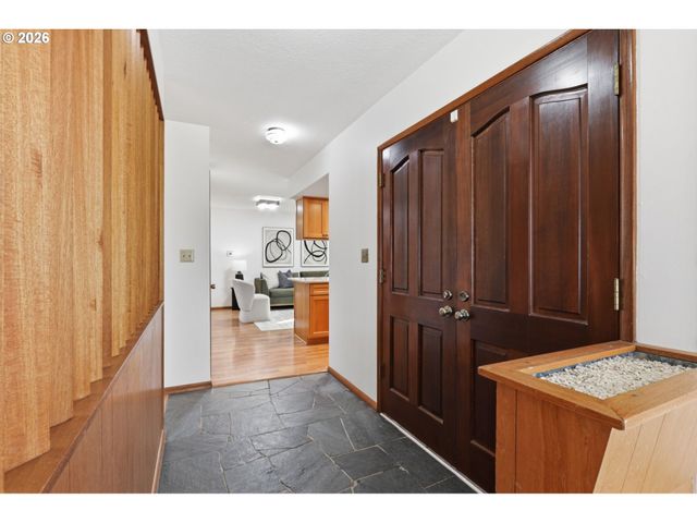 922 Ne DONELSON Rd, Hillsboro, OR 97124