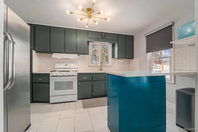 1404 E 14 Mile Road, Royal Oak, MI 48073