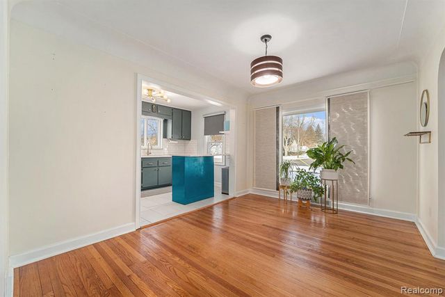 1404 E 14 Mile Road, Royal Oak, MI 48073