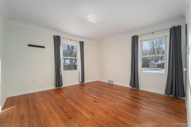 1404 E 14 Mile Road, Royal Oak, MI 48073