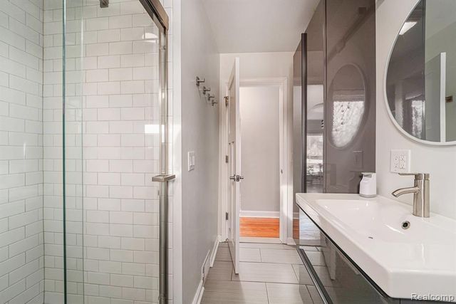 1404 E 14 Mile Road, Royal Oak, MI 48073