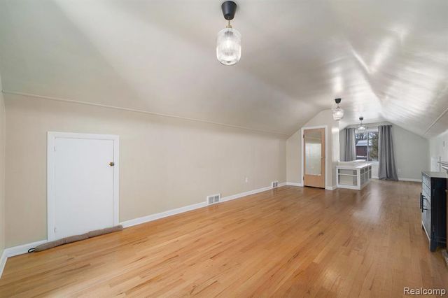 1404 E 14 Mile Road, Royal Oak, MI 48073