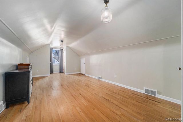 1404 E 14 Mile Road, Royal Oak, MI 48073