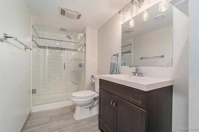 1404 E 14 Mile Road, Royal Oak, MI 48073