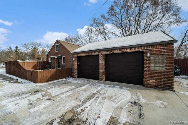 1404 E 14 Mile Road, Royal Oak, MI 48073