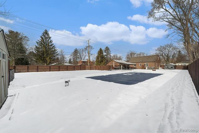 1404 E 14 Mile Road, Royal Oak, MI 48073