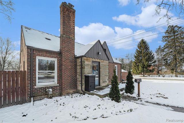 1404 E 14 Mile Road, Royal Oak, MI 48073