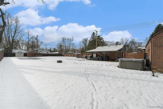 1404 E 14 Mile Road, Royal Oak, MI 48073