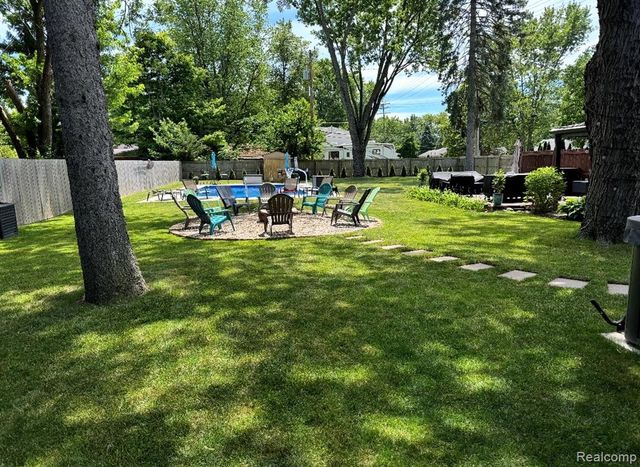 1404 E 14 Mile Road, Royal Oak, MI 48073