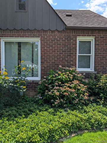 1404 E 14 Mile Road, Royal Oak, MI 48073