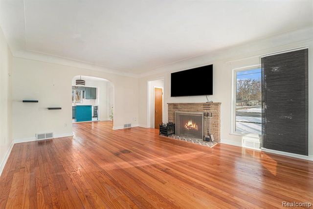 1404 E 14 Mile Road, Royal Oak, MI 48073