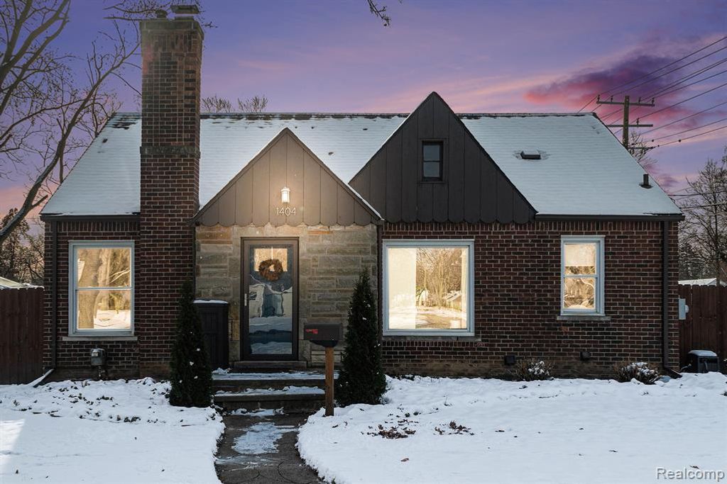 1404 E 14 Mile Road, Royal Oak, MI 48073