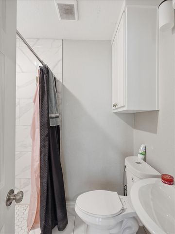 1801 Lawther Drive, River Oaks, TX 76114