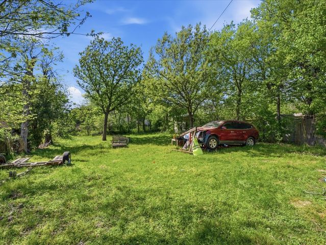 1801 Lawther Drive, River Oaks, TX 76114