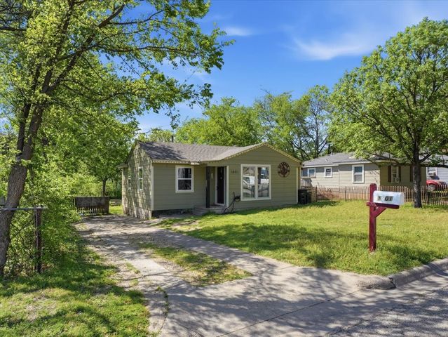 1801 Lawther Drive, River Oaks, TX 76114