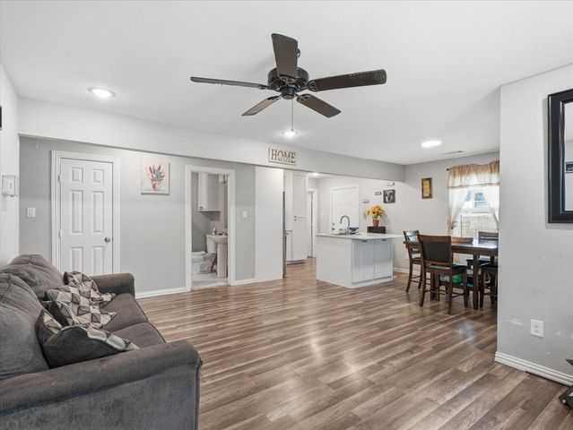 1801 Lawther Drive, River Oaks, TX 76114