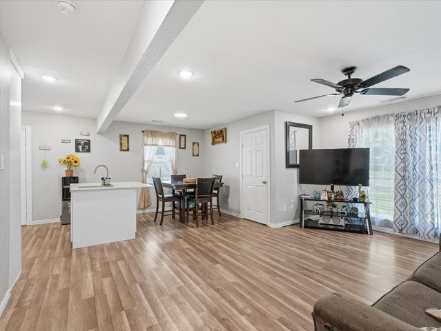 1801 Lawther Drive, River Oaks, TX 76114