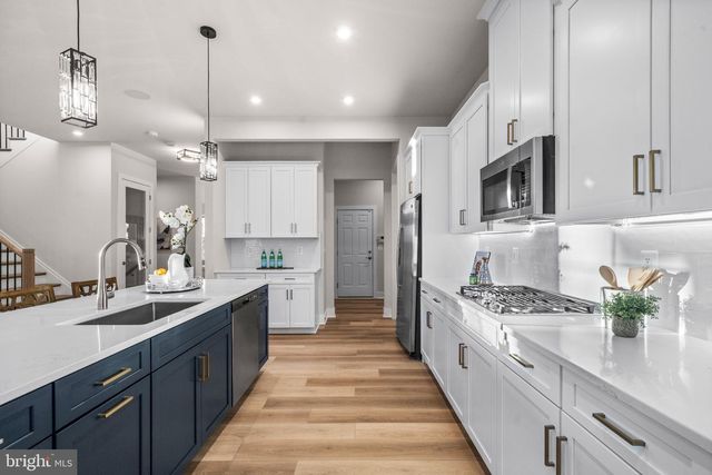 7505 MAGARITY RD, Falls Church, VA 22043