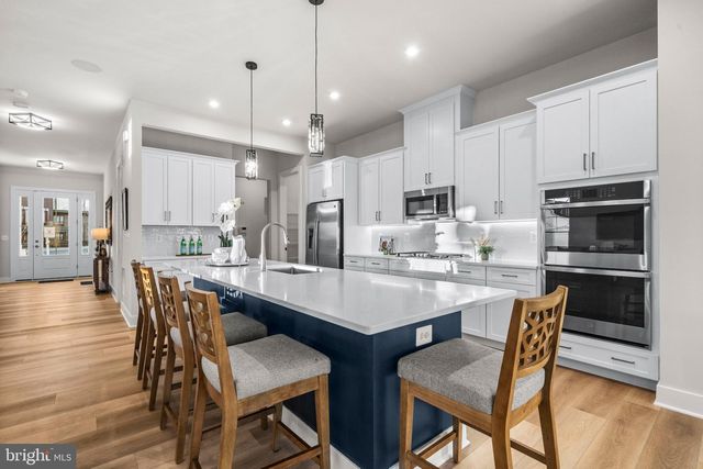 7505 MAGARITY RD, Falls Church, VA 22043