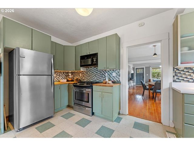 8547 N OSWEGO Ave, Portland, OR 97203