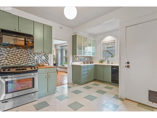 8547 N OSWEGO Ave, Portland, OR 97203