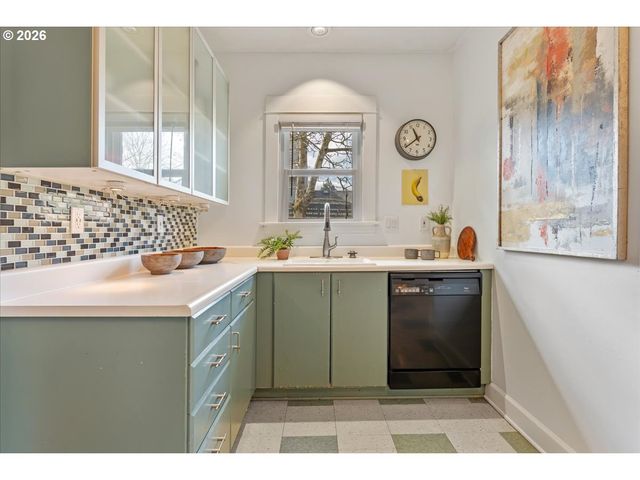 8547 N OSWEGO Ave, Portland, OR 97203