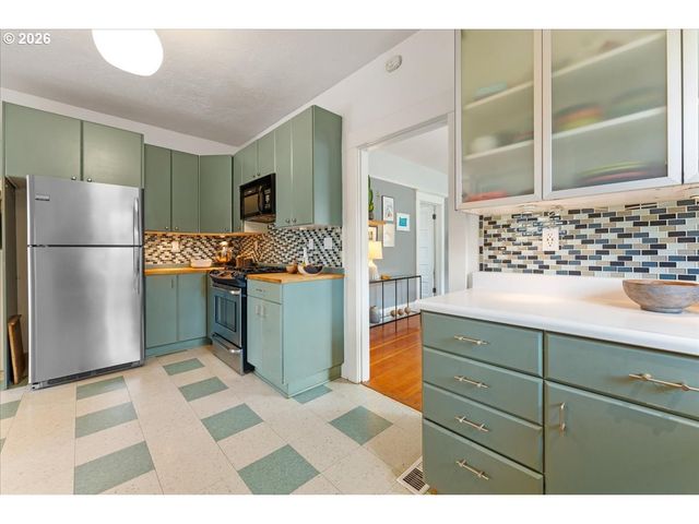 8547 N OSWEGO Ave, Portland, OR 97203